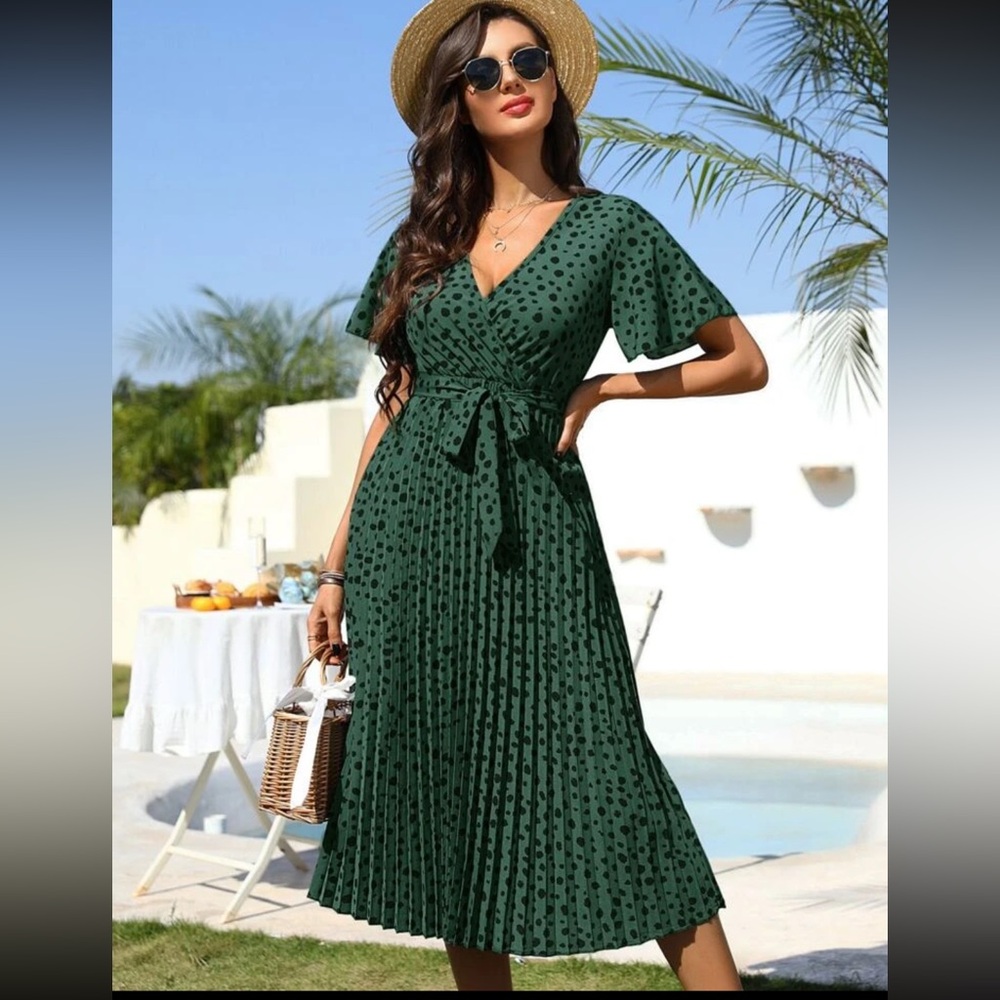 Green Dalmatian Butterfly Sleeve Belted Pleated Dress